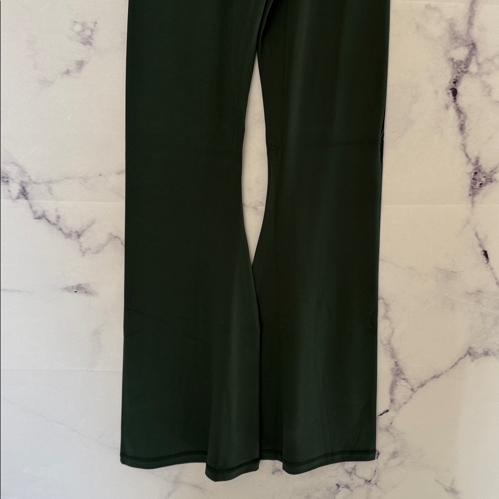 OFFLINE BY AERIE Green Real Me High Waist Crossover Flare Leggings Size Medium - Picture 8 of 13